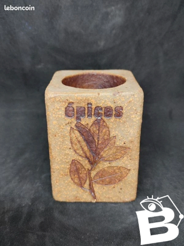 Petit pot / vase deuxieme partie du 20eme siecle signé Raymonde leduc
