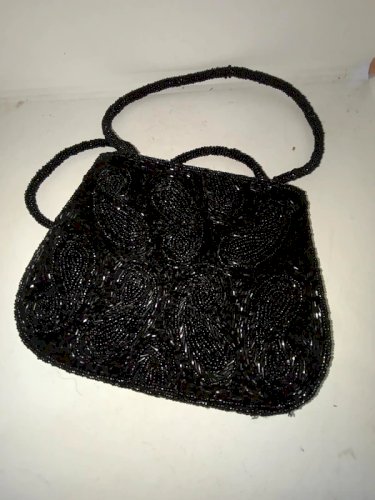 petit sac à main en perles marque BNK en bon état