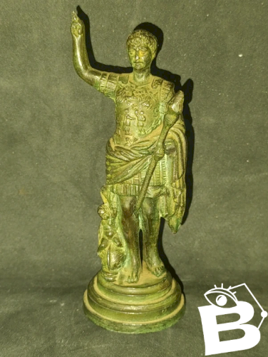 petit sculpture en regule? couleur bronze representant jules cesar en bon etat