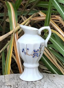 Small porcelain flower vase