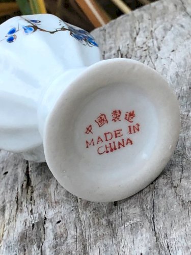 Petit soliflore en porcelaine