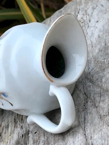 Petit soliflore en porcelaine