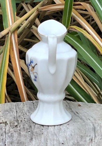 Petit soliflore en porcelaine