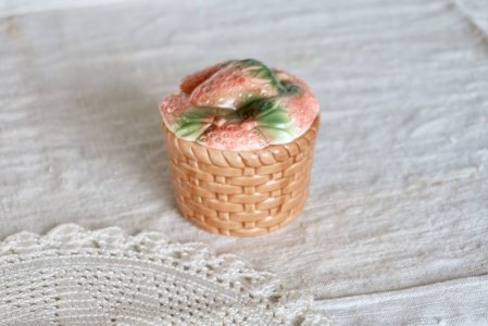 Petit sucrier vintage en céramique motif fraises