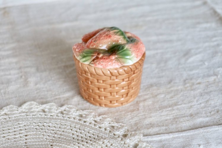 Petit sucrier vintage en céramique motif fraises