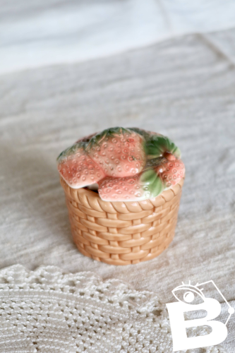 Petit sucrier vintage en céramique motif fraises