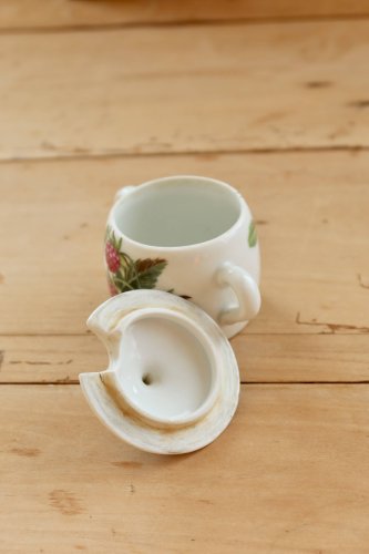 Petit sucrier vintage porcelaine de Paris – Décor fruits rouges