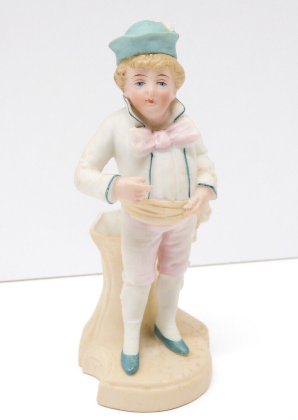 Statue Figurine En Biscuit Peint - Jeune Homme Au Panier - Style Vannier Vintage