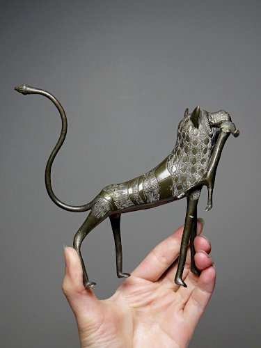 Petit sujet, lion, hyène, bête en Bronze du Bénin Dahomey Cotonou vintage