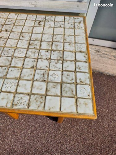 Petit table carrée bois carrelage carreler