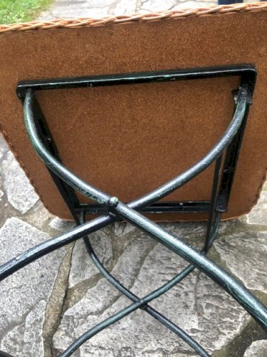 petit table d'appoint en osier tressé