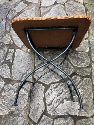 petit table d'appoint en osier tressé