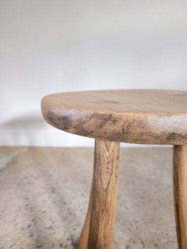 Petit tabouret brutaliste