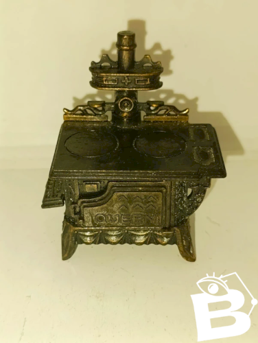 petit taille crayon en forme poele marqué Queen en bon etat