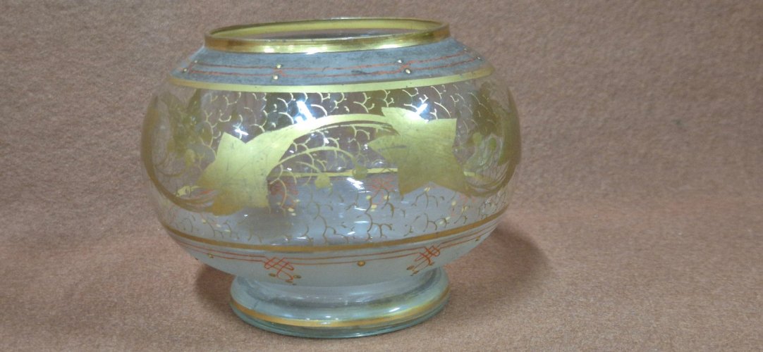 PETIT VASE ANCIEN EN VERRE ET DORURE