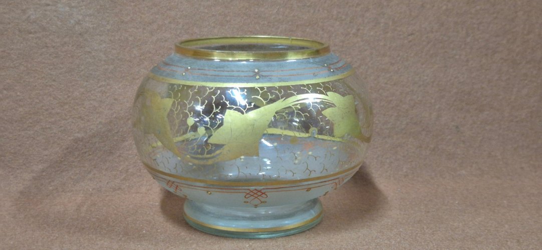 PETIT VASE ANCIEN EN VERRE ET DORURE