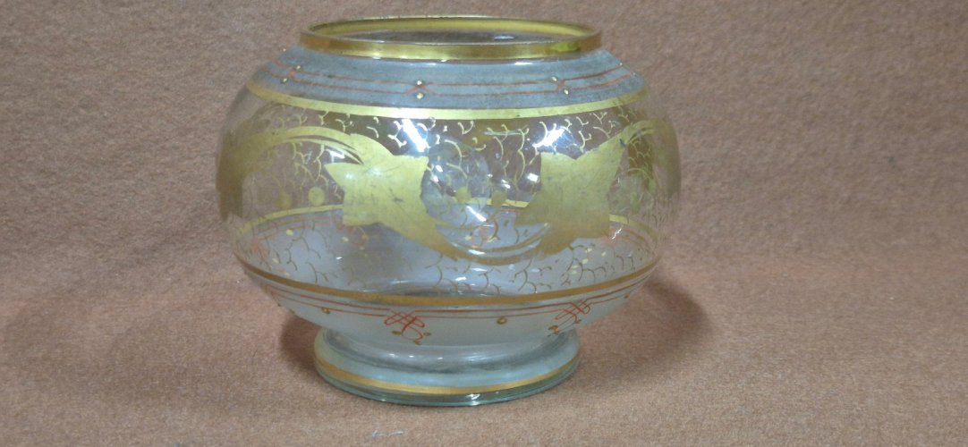 PETIT VASE ANCIEN EN VERRE ET DORURE