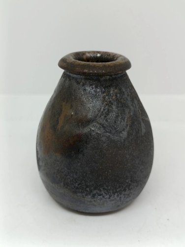 petit vase ancien signé Tolo? ou Toco? en bon etat