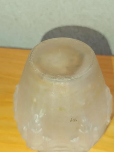 petit vase art deco en verre mat en bon etat