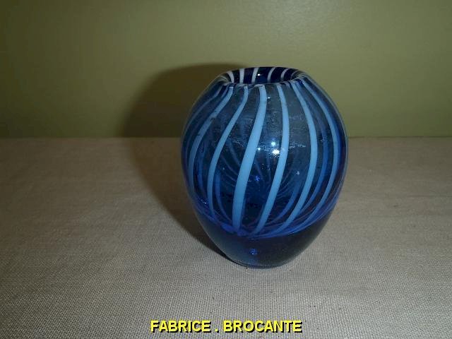 PETIT VASE BLEU BERLINGOT VEINE BLANCHE