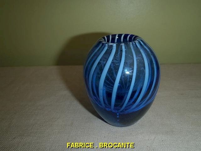 PETIT VASE BLEU BERLINGOT VEINE BLANCHE