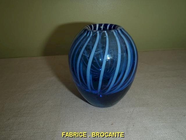 PETIT VASE BLEU BERLINGOT VEINE BLANCHE