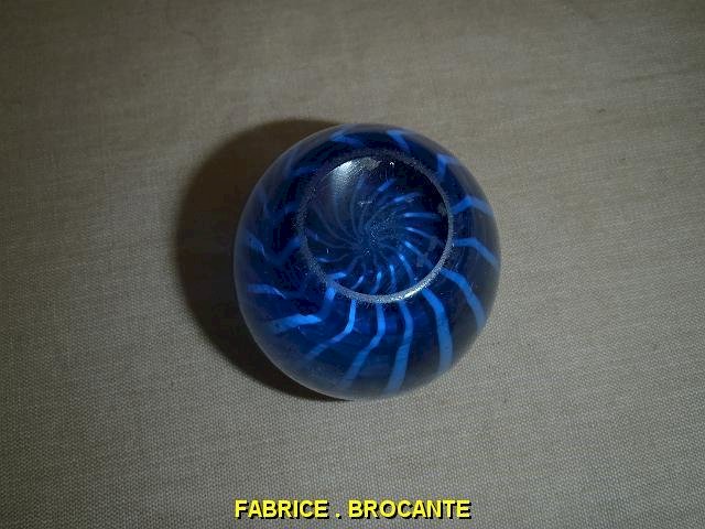 PETIT VASE BLEU BERLINGOT VEINE BLANCHE
