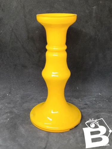 petit vase / bougeoir en verre jaune opalin? vintage en bon etat