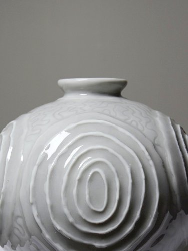 Petit vase boule en porcelaine style Art Déco 1935