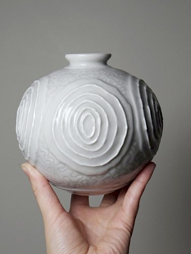 Petit vase boule en porcelaine style Art Déco 1935