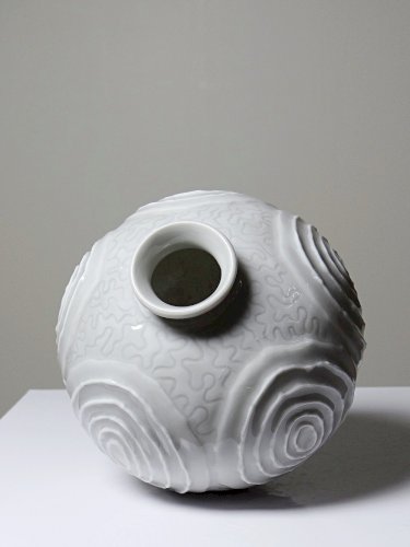Petit vase boule en porcelaine style Art Déco 1935