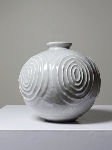 Petit vase boule en porcelaine style Art Déco 1935