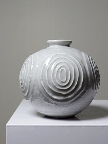Petit vase boule en porcelaine style Art Déco 1935