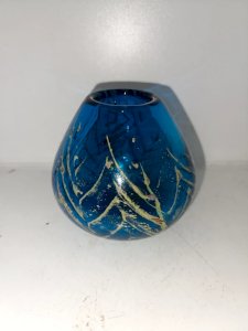 petit vase boule en verre signé Mdina en bon etat