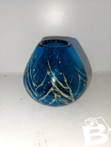 petit vase boule en verre signé Mdina en bon etat