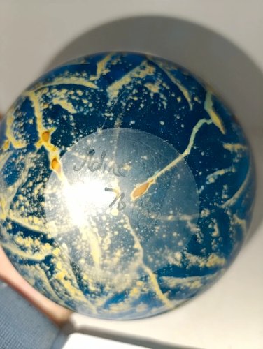 petit vase boule en verre signé Mdina en bon etat