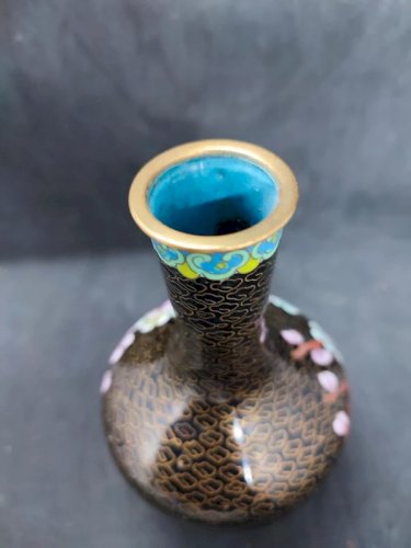 petit vase cloisonné chinois  sur socle en bon etat
