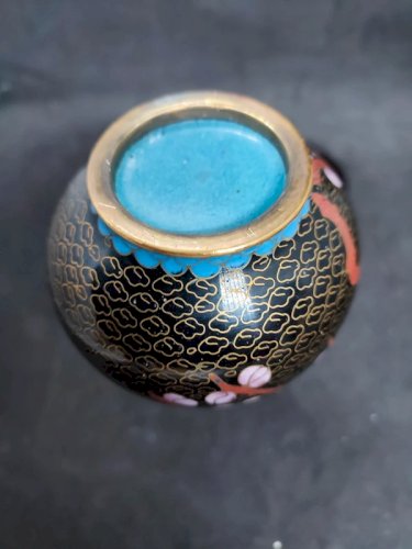 petit vase cloisonné chinois  sur socle en bon etat
