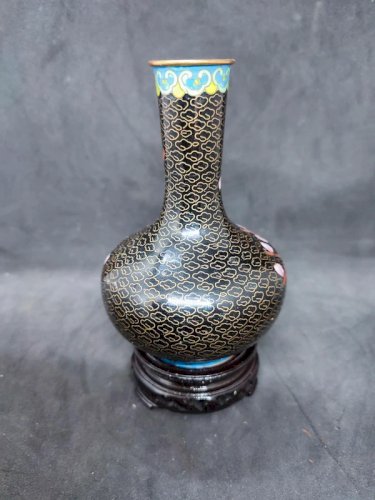 petit vase cloisonné chinois  sur socle en bon etat