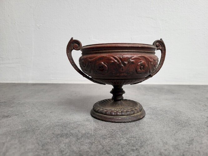 PETIT VASE COUPE EN BRONZE PEINT