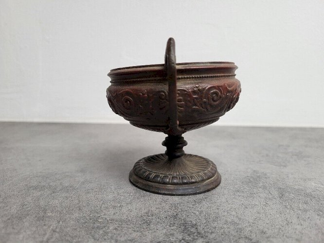 PETIT VASE COUPE EN BRONZE PEINT