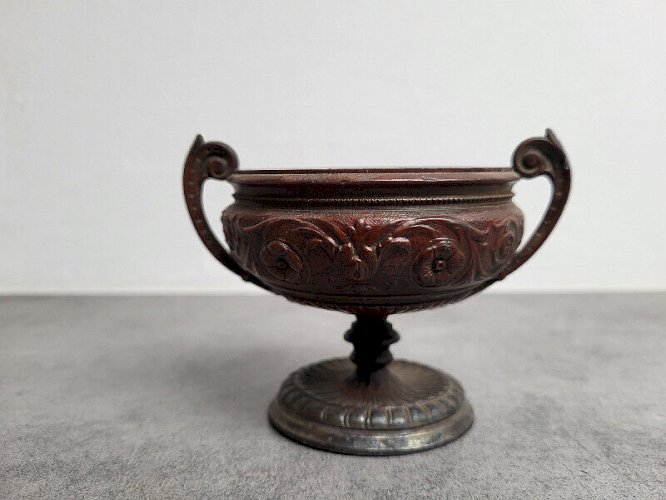 PETIT VASE COUPE EN BRONZE PEINT