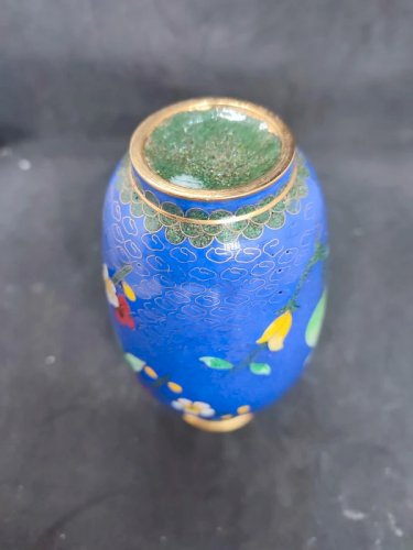 petit vase dorigine chinoise cloisonné à decor floral en bon etat