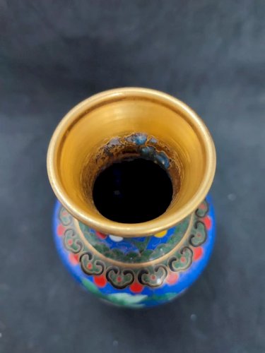 petit vase dorigine chinoise cloisonné à decor floral en bon etat