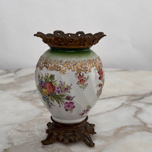 Petit vase en bronze et porcelaine Napoléon III XIXe décor floral M4021