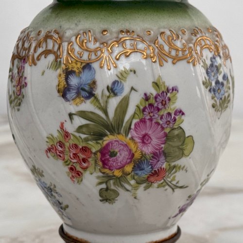 Petit vase en bronze et porcelaine Napoléon III XIXe décor floral M4021