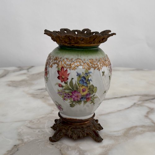 Petit vase en bronze et porcelaine Napoléon III XIXe décor floral M4021