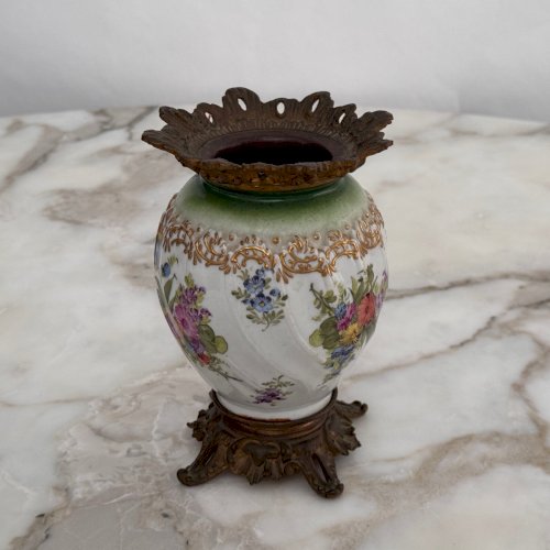 Petit vase en bronze et porcelaine Napoléon III XIXe décor floral M4021