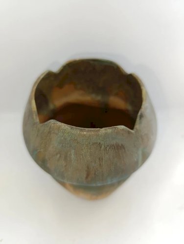 petit vase en gres forme tulipe signé Gilbert metenier en bon etat