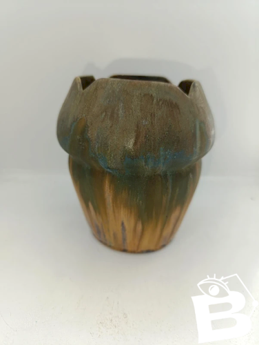 petit vase en gres forme tulipe signé Gilbert metenier en bon etat